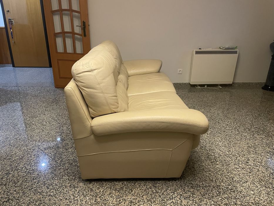 Sofá de pele creme
