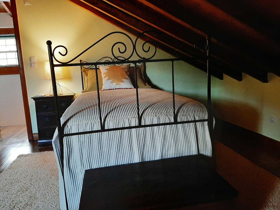 Camas de ferro com estrado e colchão