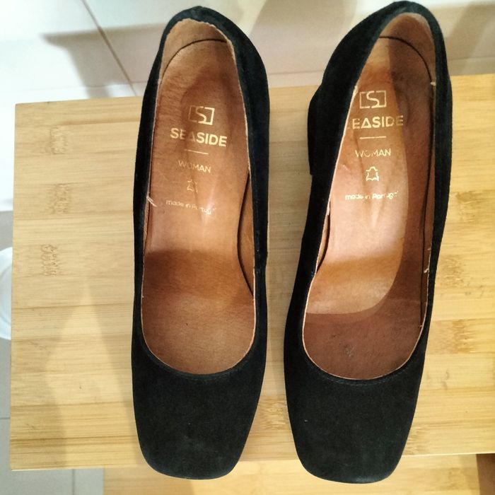 Sapatos de salto alto pretos