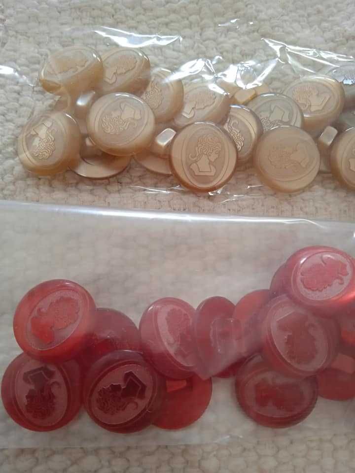 115 botões novos (azul, cinzento, bege e vermelho)