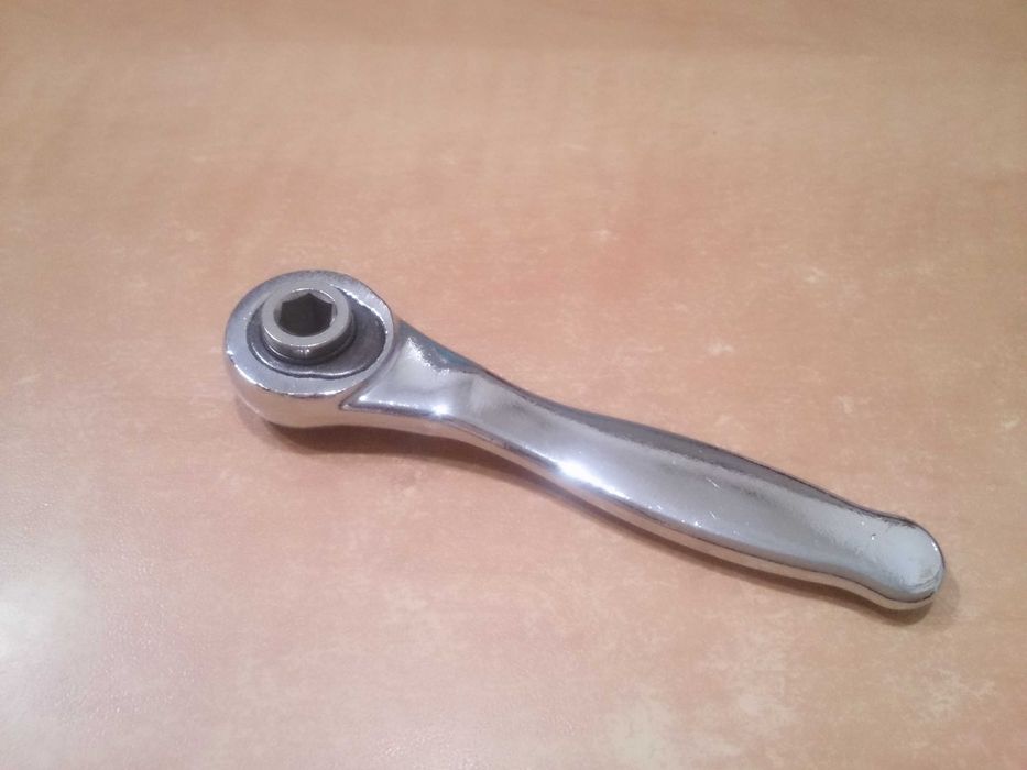 Ключ - тріскачка  під біту ¼ на 72 зуба для важкодоступних місць