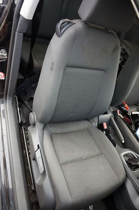 FOTEL PRZEDNI PRAWY GOLF V 3D HB  VOLKSWAGEN 2003-2009