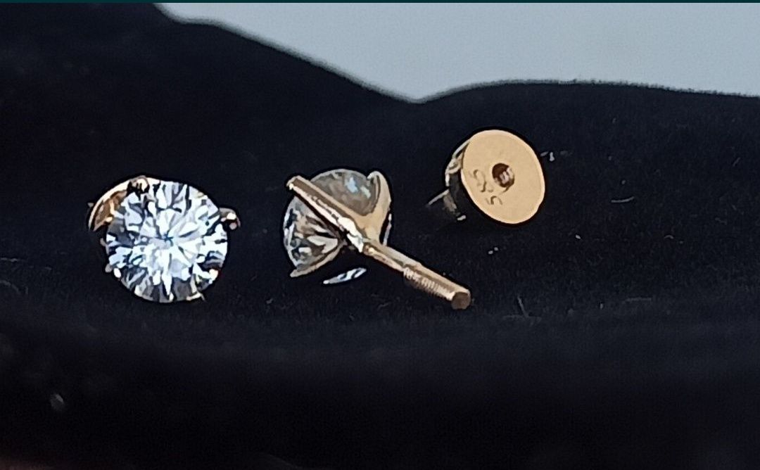 Трендовые пуссеты с бриллиантами 0.5 ct