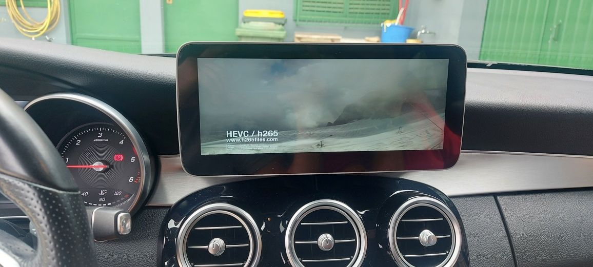 Ecrã 10.25 sistema operativo Android 11 +Android auto Carplay.