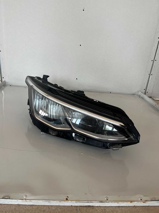 Pakiet Lamp Przednich Full LED VW Golf 8