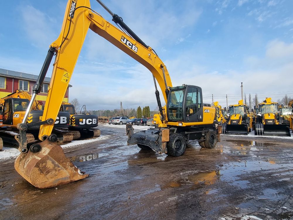 Продам экскаватор JCB JS 200 W