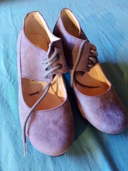 Sapatos camurça meio-salto tamanho 35