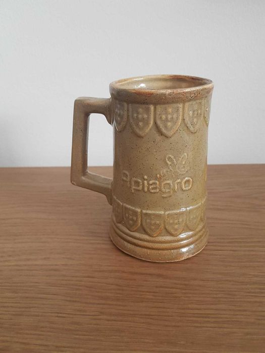 Caneca de Bar Antiga em Barro