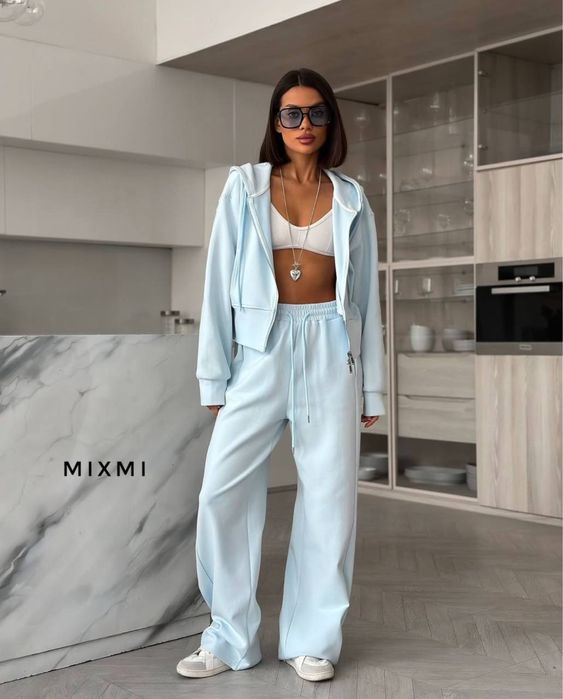 Жіночий костюм спортивний весняний