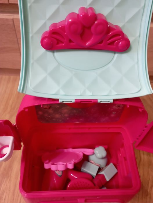 Трюмо для дівчинки в чемодані ( салон краси)