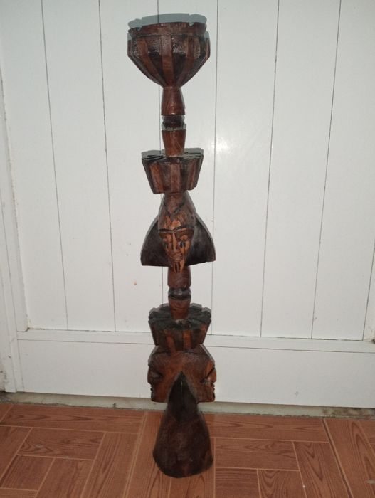 Cinzeiro de pé em pau santo