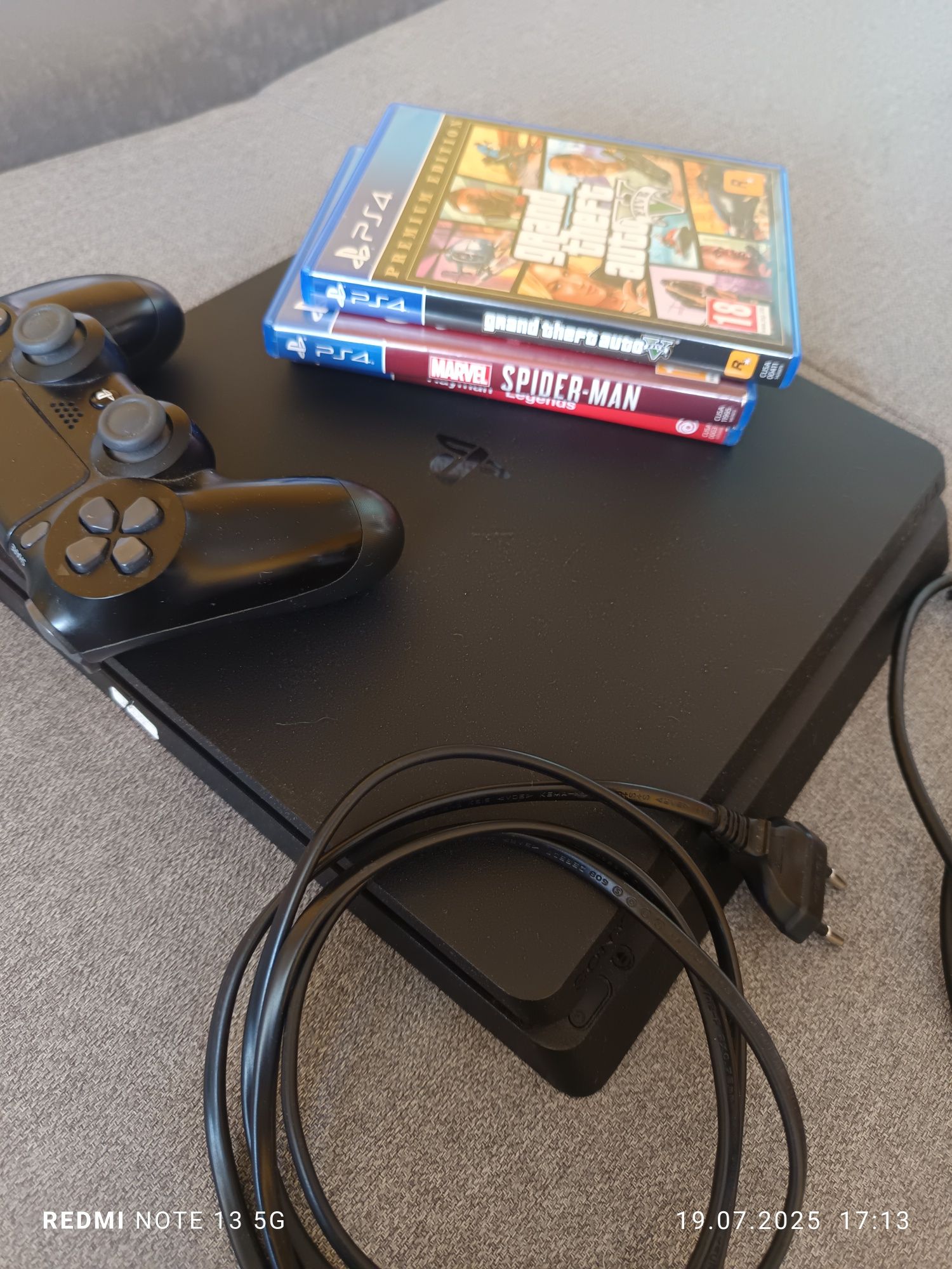 PlayStation 4 Slim  1T pamięci  z padem oryginalnym