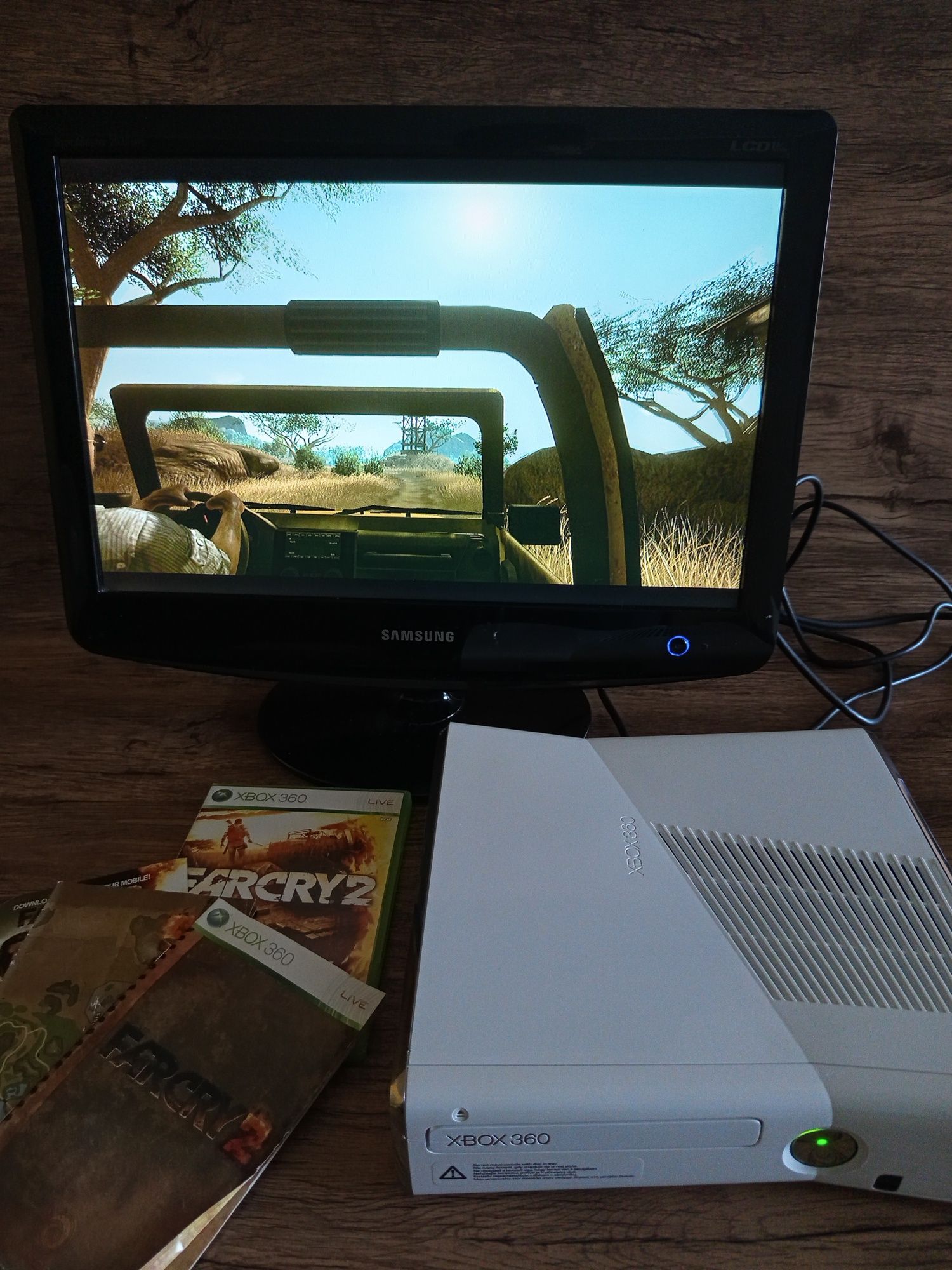 Xbox 360 Slim Limitowana Edycja 320GB + 3 pady + Kinect + 35 gier
