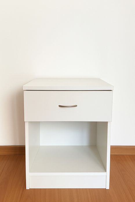 Cama de solteiro + colchao + mesa de cabeceira