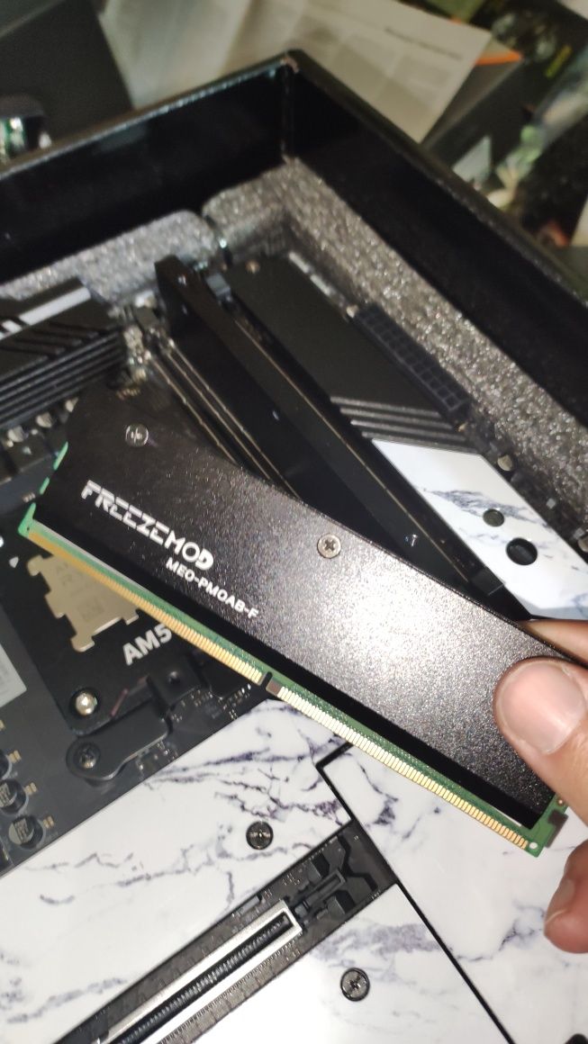 Продам оперативну память Samsung DDR5 2x32 GB 4800Mhz