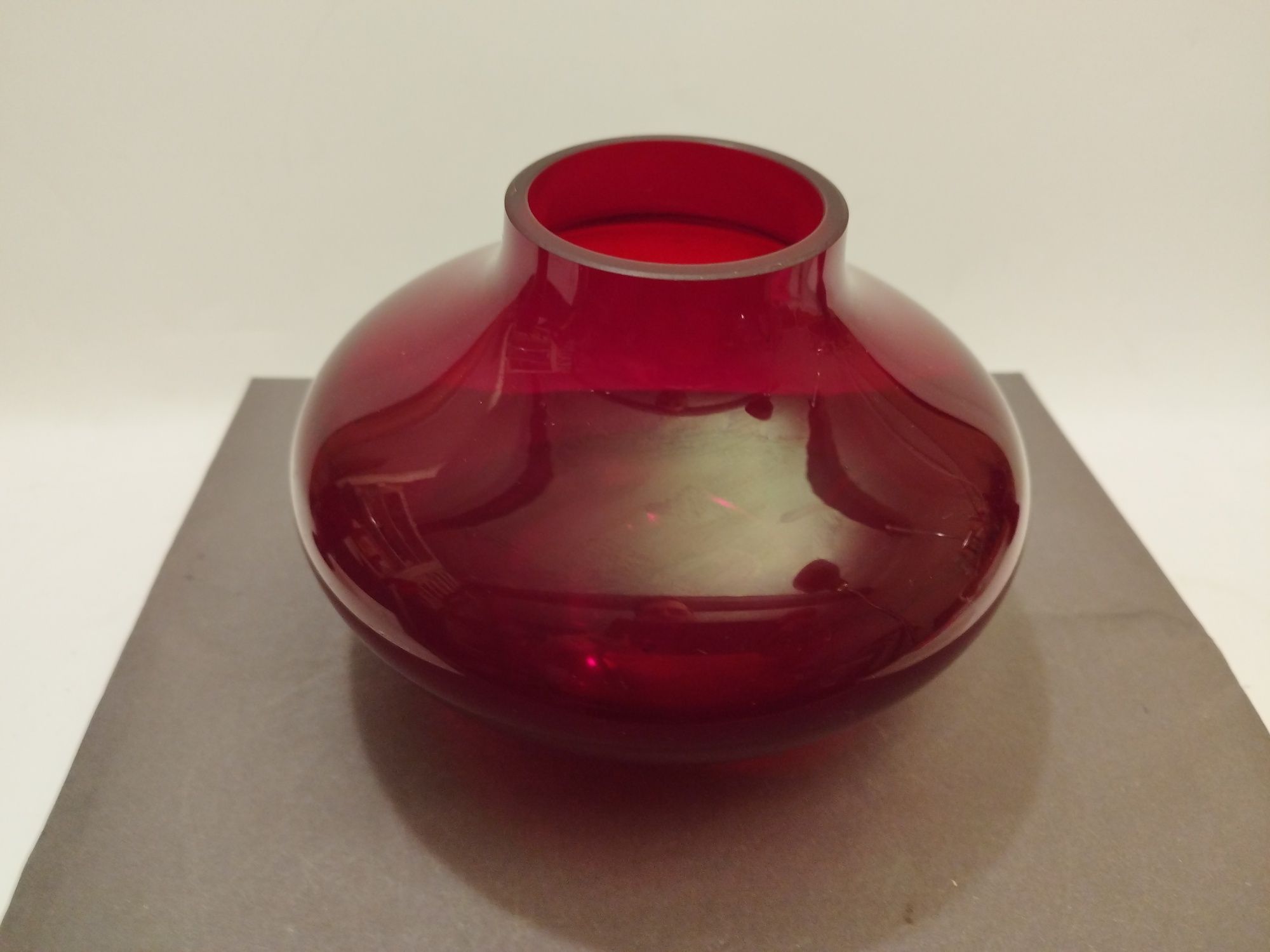 Rubinowy wazon kolorowe szkło prl vintage retro