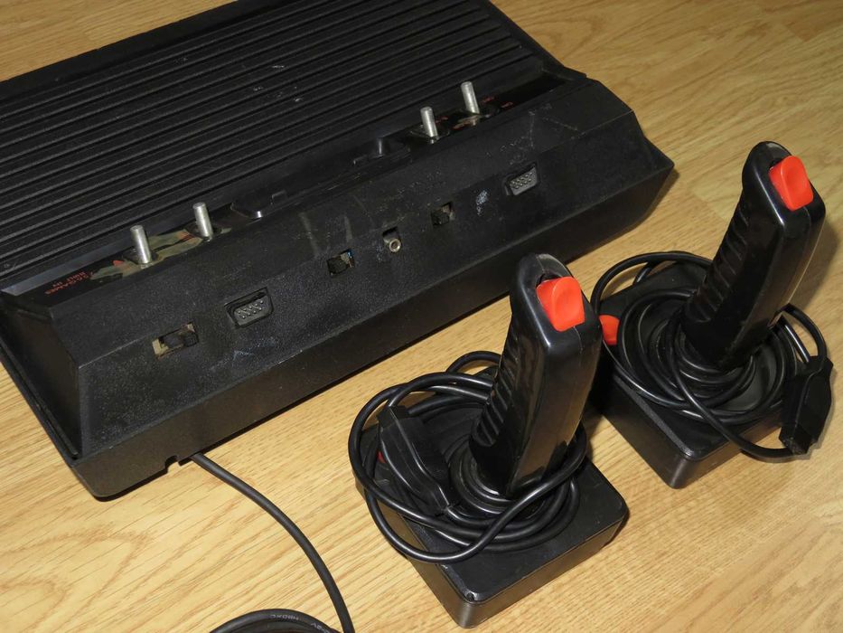 2x Atari = Atari 2600 Jr! com caixa | Atari 2600 sem caixa | Comandos