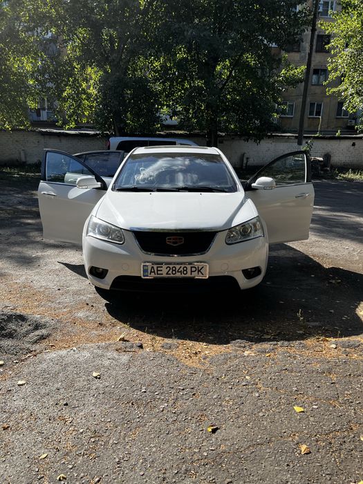 Geely Сімейне авто в хорошому стані