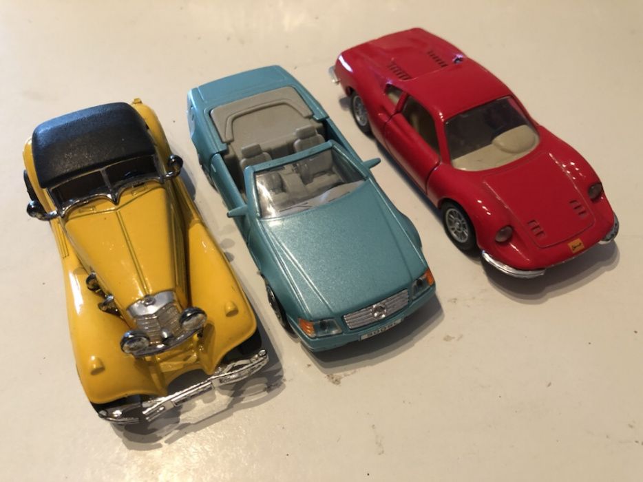 Coleção de 62 carros, à escala de 1/35