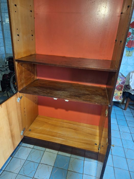 Сервант дерев'яний