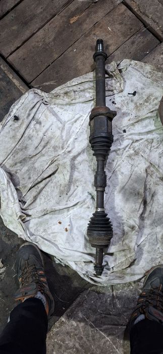 Полуось, привод на Тойота авенсіс т25