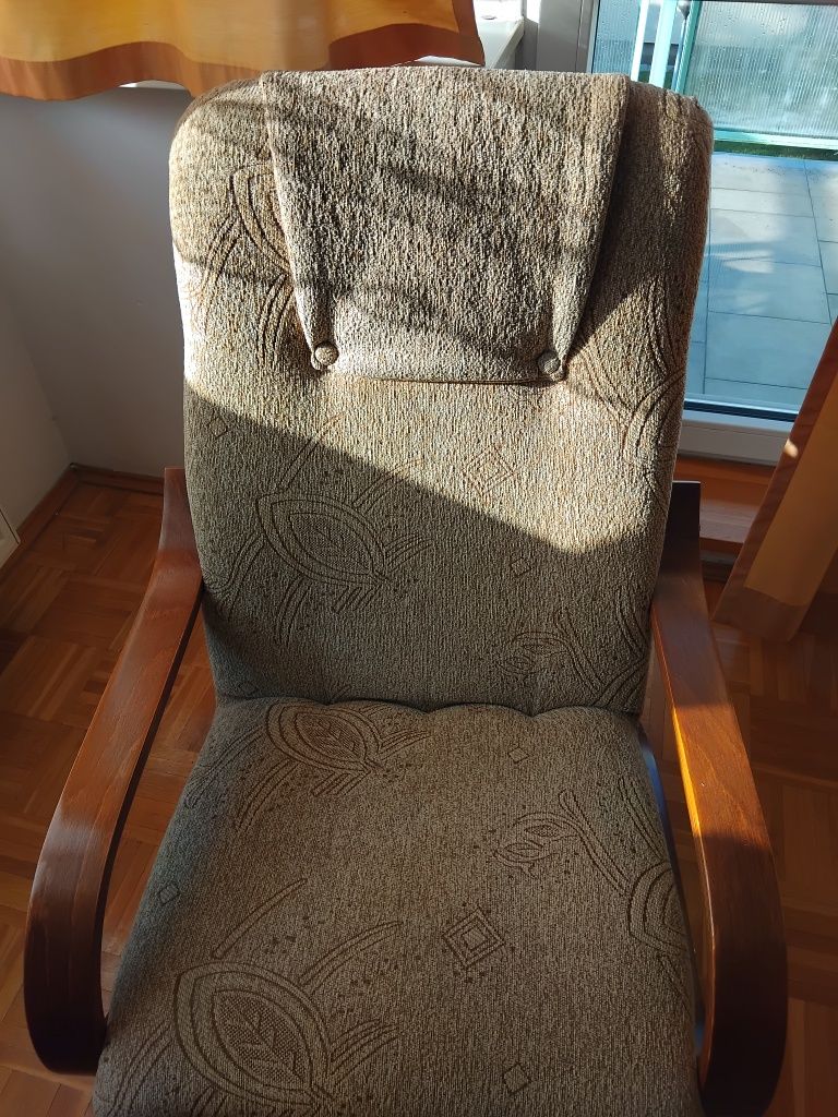 Fotel bujany bezowy