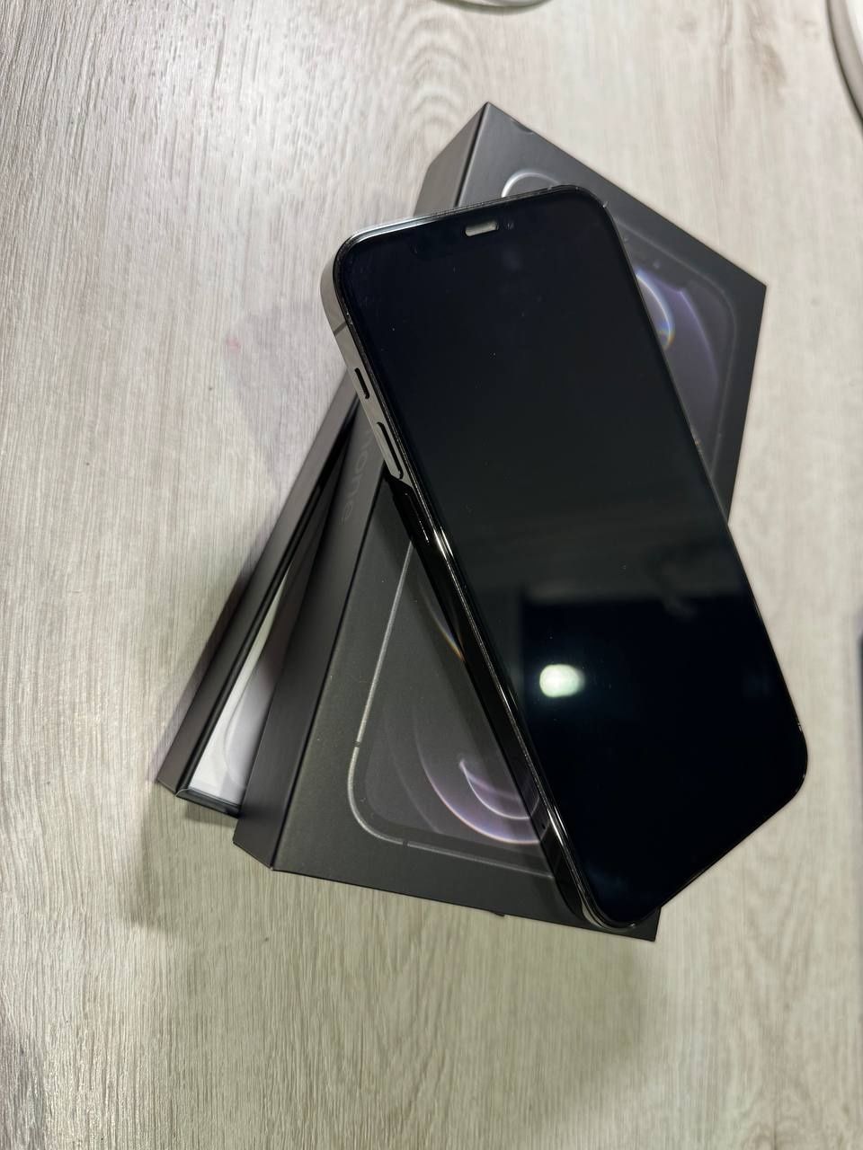 Iphone  12 Pro з коробкою.