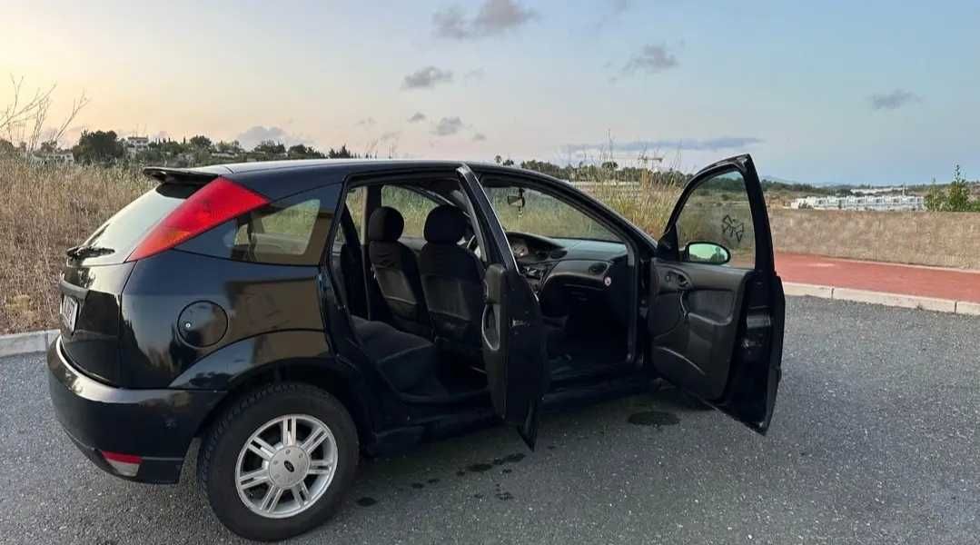 Ford Focus 1.4 LX 5 portas – 1999
