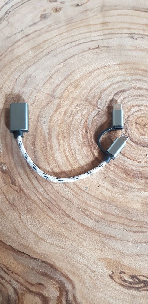 Юсб usb кабель для подключения телефона и флешки, с двумя выходами.