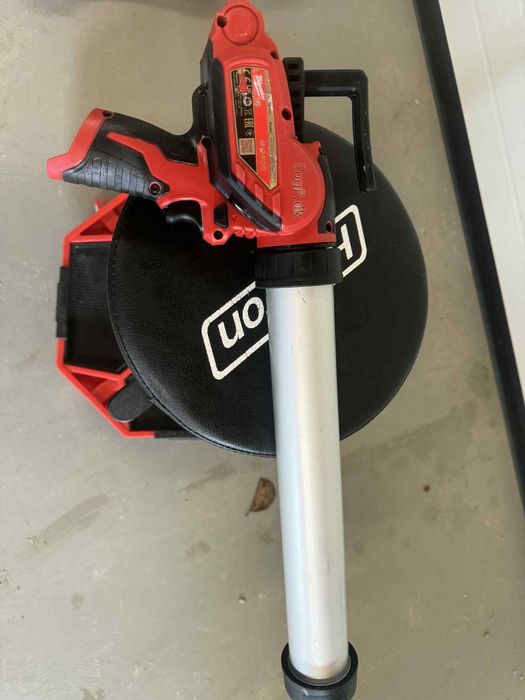 Wyciskacz do silikonu Milwaukee M12 PCG