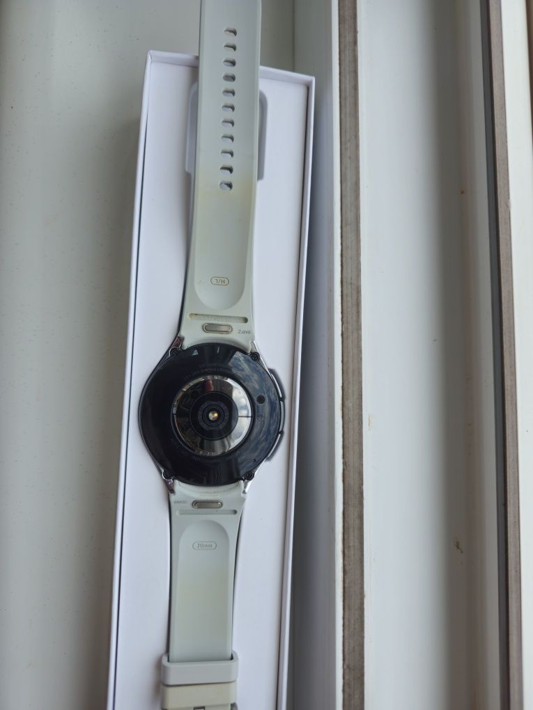 Продаю Samsung Galaxy Watch6 Classic (47мм, SM-R960)