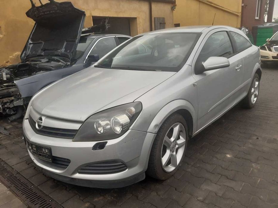 Opel Astra H GTC Lampy zderzak maska  klapa drzwi Kod lakieru Z 157