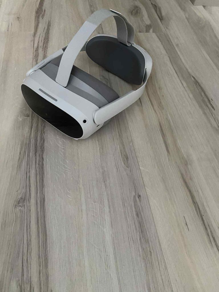 Pico 4 w bardzo dobrym stanie