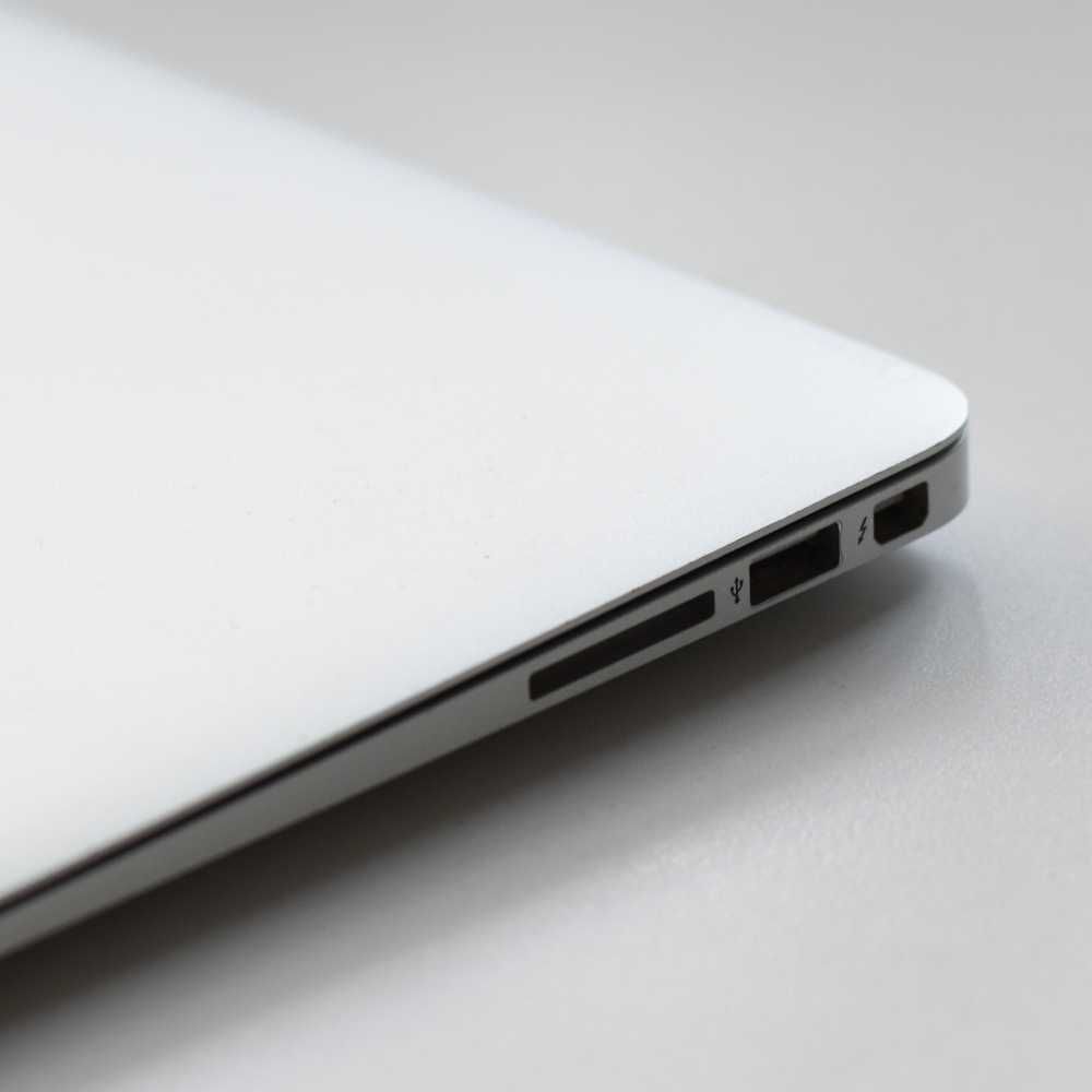 MacBook Air 13 / stan bardzo dobry/idelany / mid2015 / jak ze sklepu