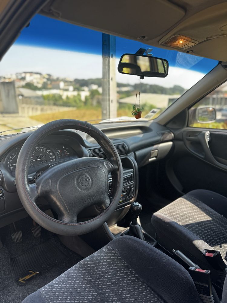 Opel Astra 1.6 1998 (c/ 217mil KM)