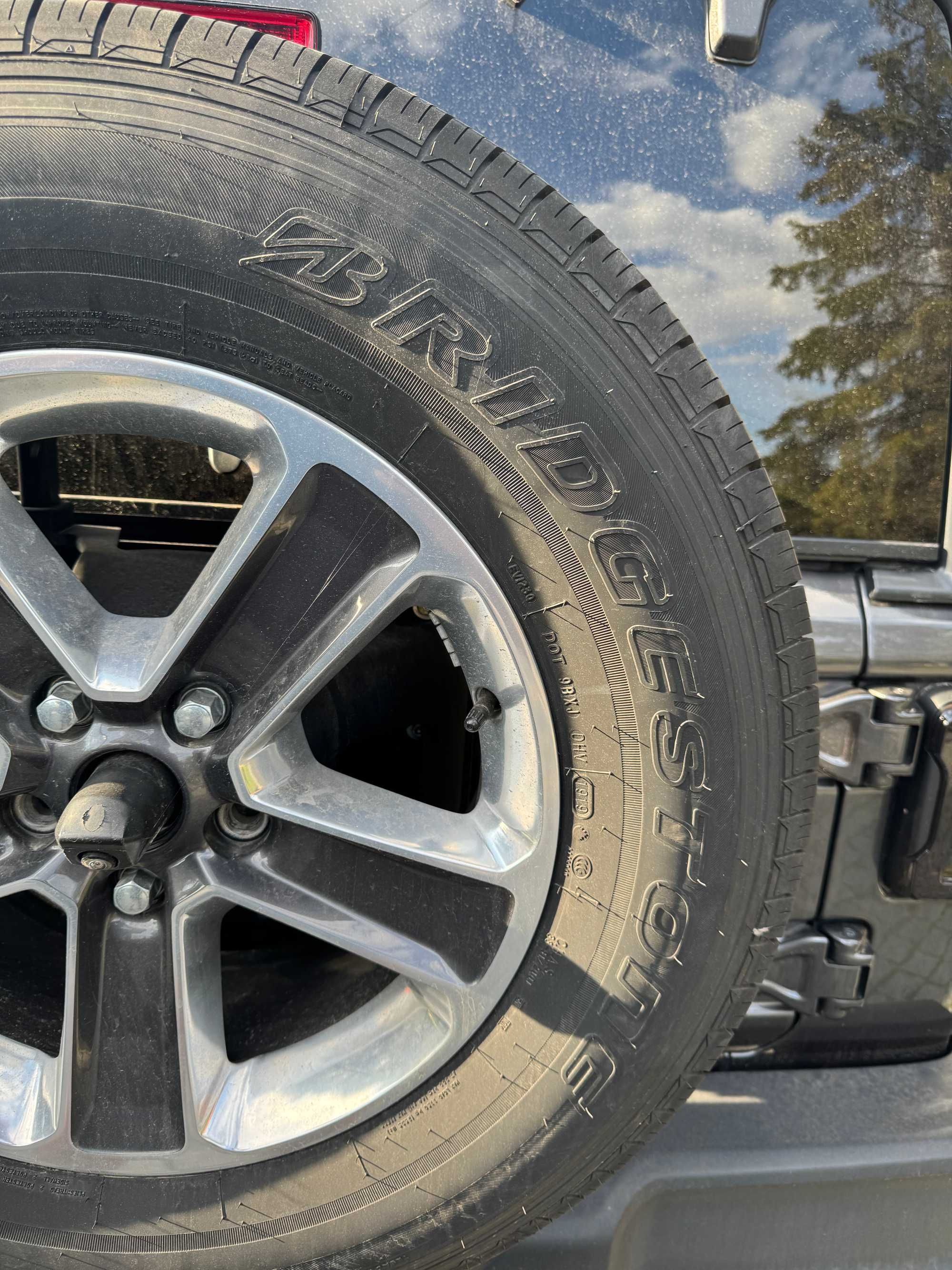 255/70/ 18 Bridgestone dueler H/T jak nowe