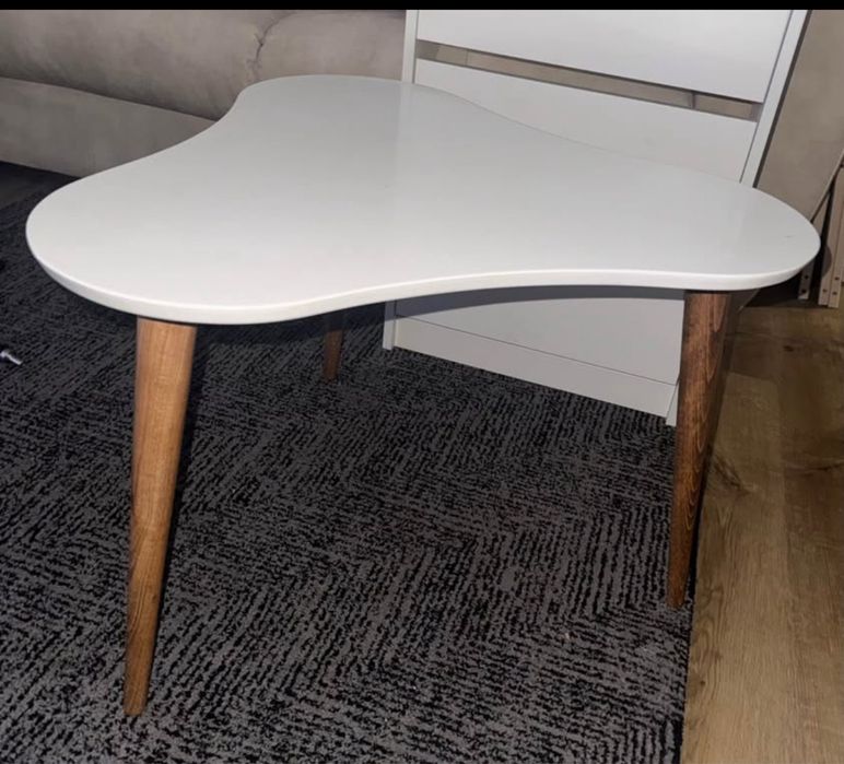 Mesa de apoio lacada em branco