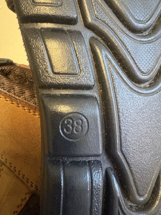 Sandálias castanhas