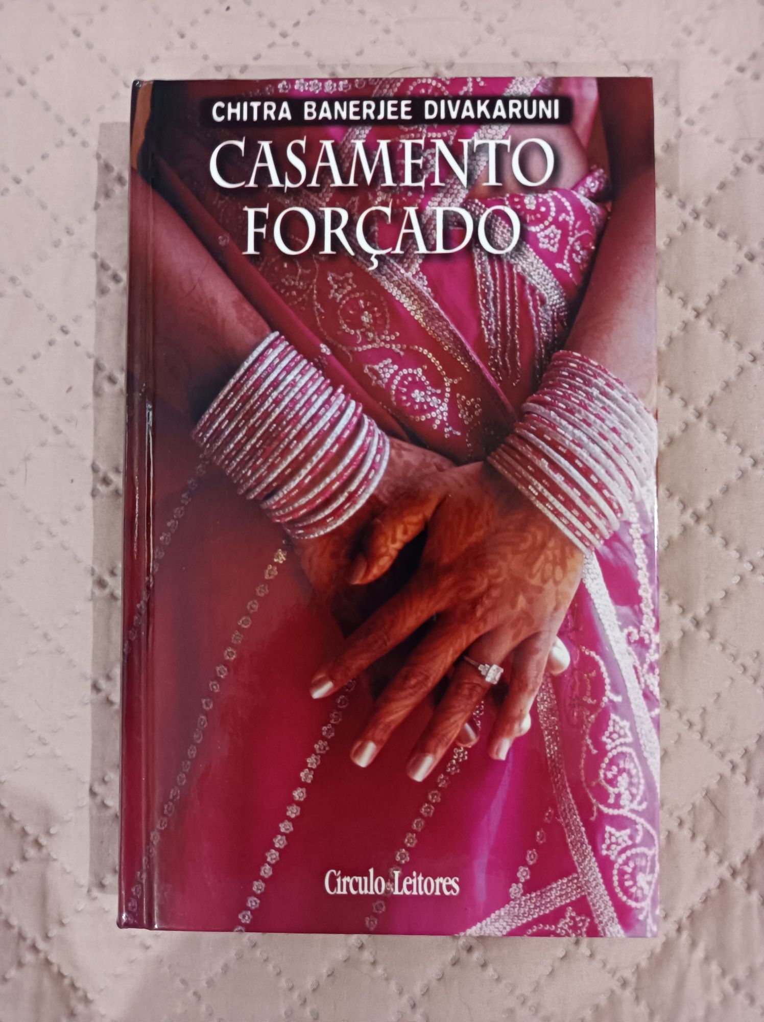 Casamento forçado de Chitra Banerjee Divakaruni