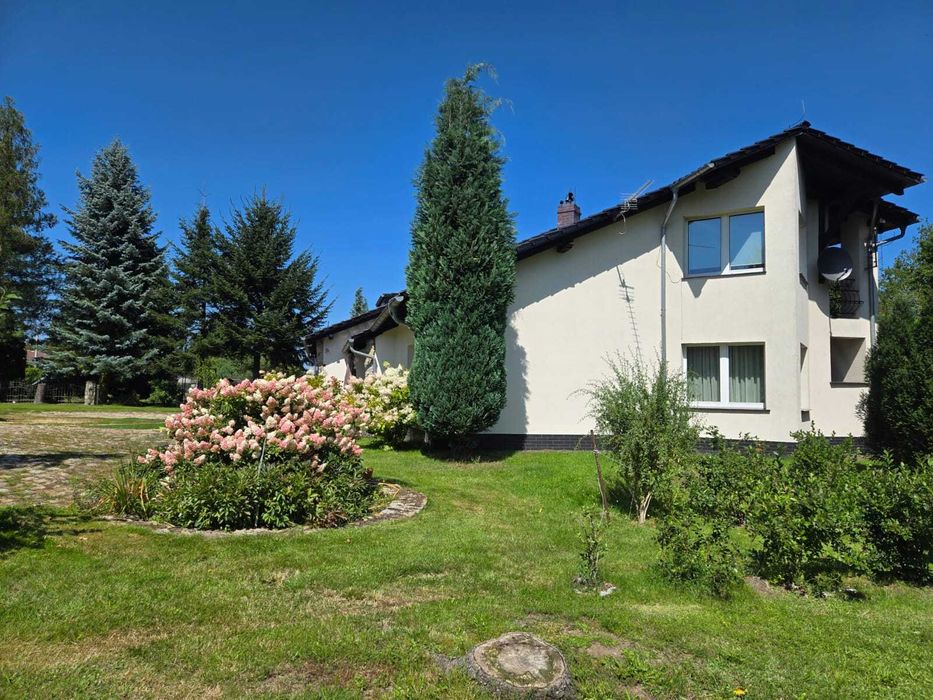 Dom wolnostojący + duży garaż, piękny ogród, duża działka, bez pośredn