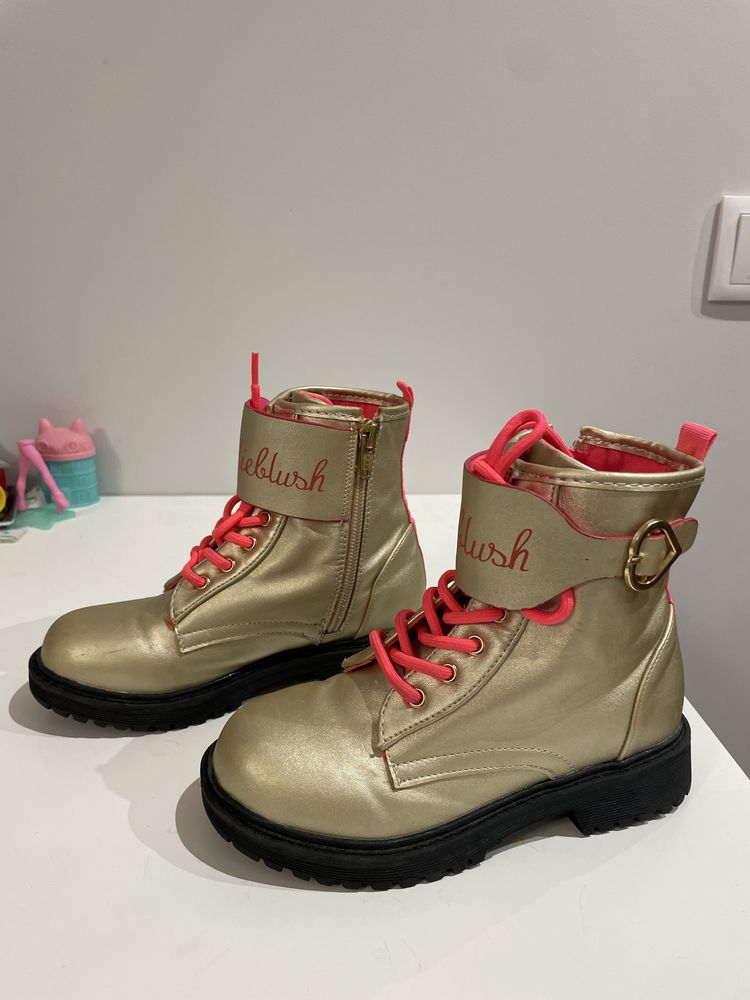 botas douradas e rosa de sola grossa e quentes