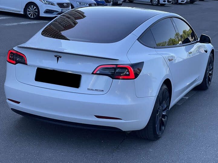 TESLA Model 3 2022