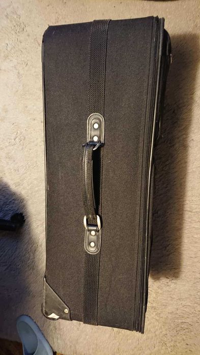 Duża walizka dwa koła jezdne