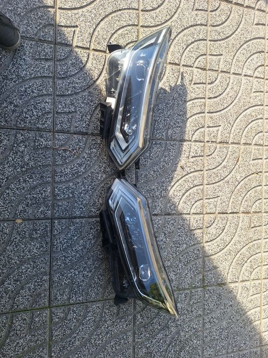 Farol esquerdo e direito Nissan Qashqai J11