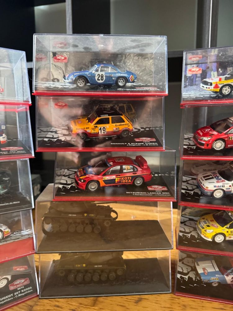 Colecao de carros de rally - 24 unidades e oferta de 2 tanques
