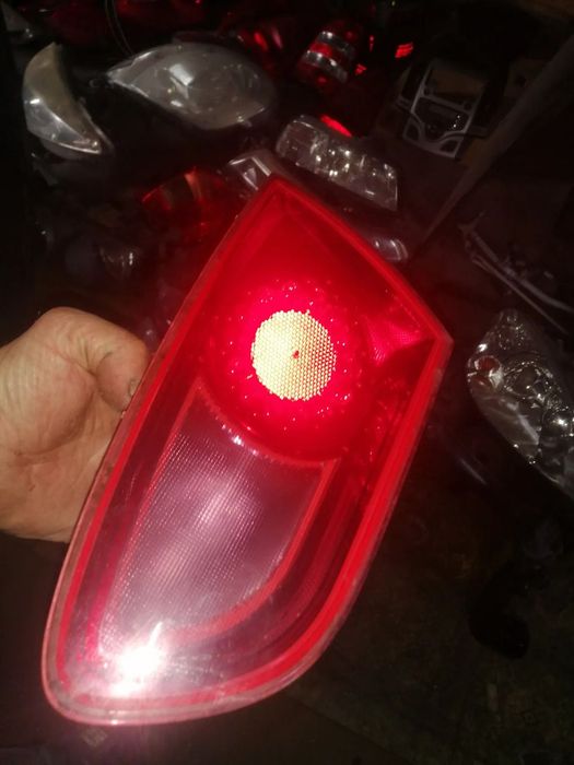 LAMPA prawa  TYŁ W KLAPE LEON II 2 LIFT 1P0945094F poznan