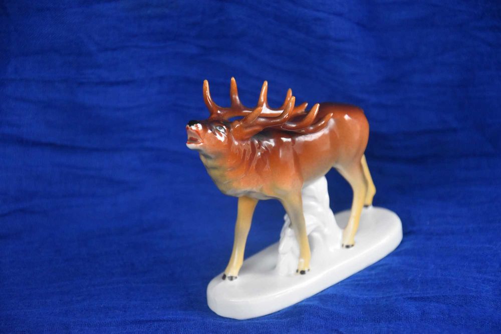 Figurka jeleń na rykowisku fabrykaWeiß, Kühnert&Co Grafenthal 1900 rok