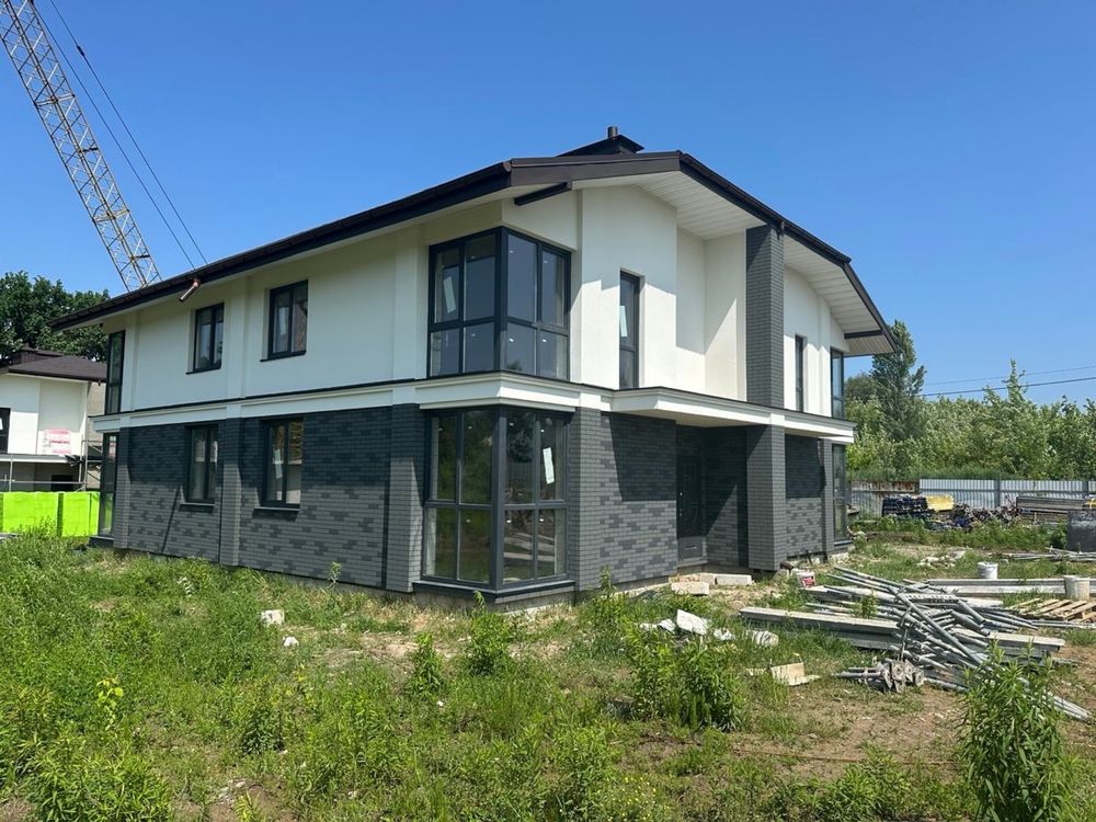 Продаж сачасного таунхауса з комунікаціями без комісії