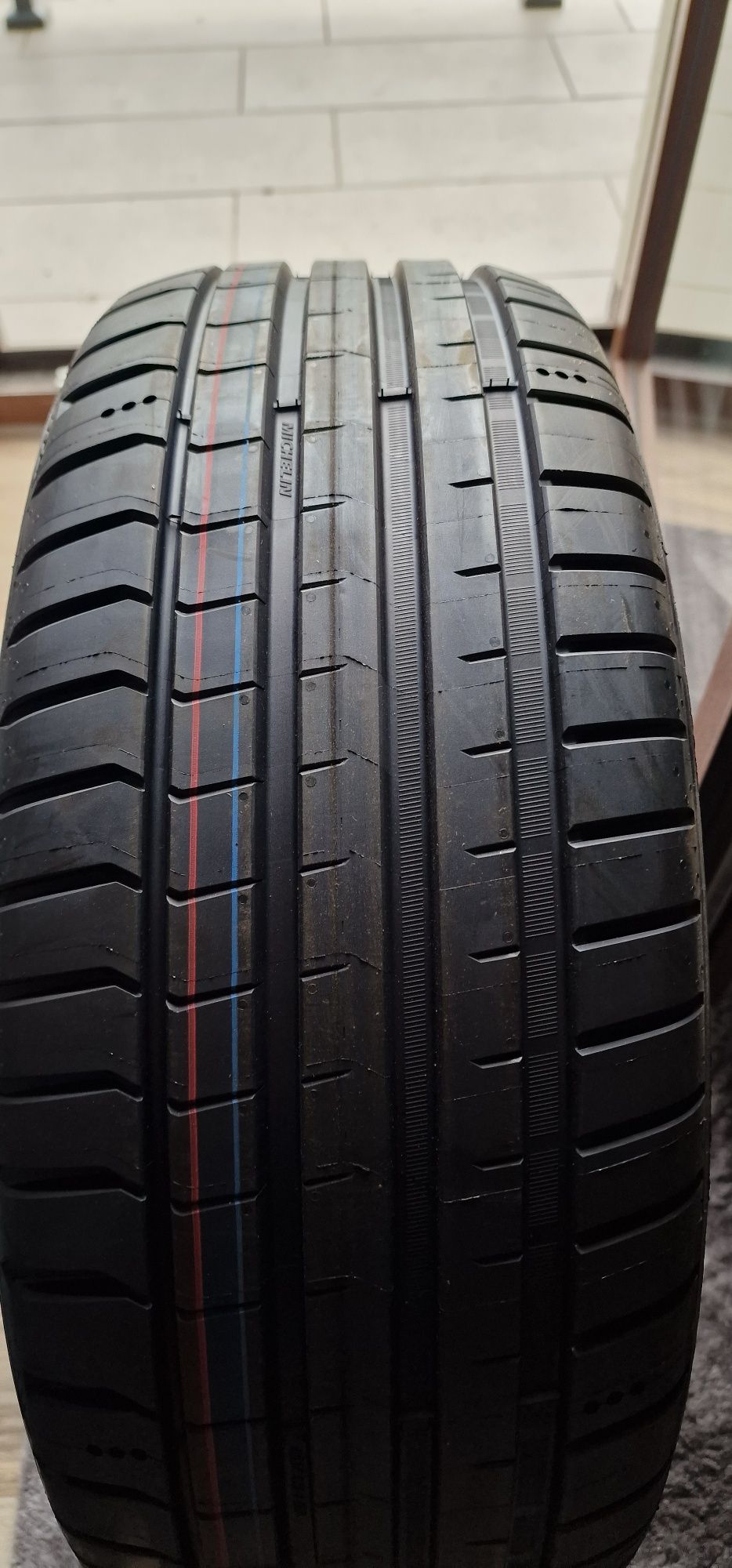 Alufelgi O.Z. ULTRALEGGERA z oponami Michelin, jak nowe.