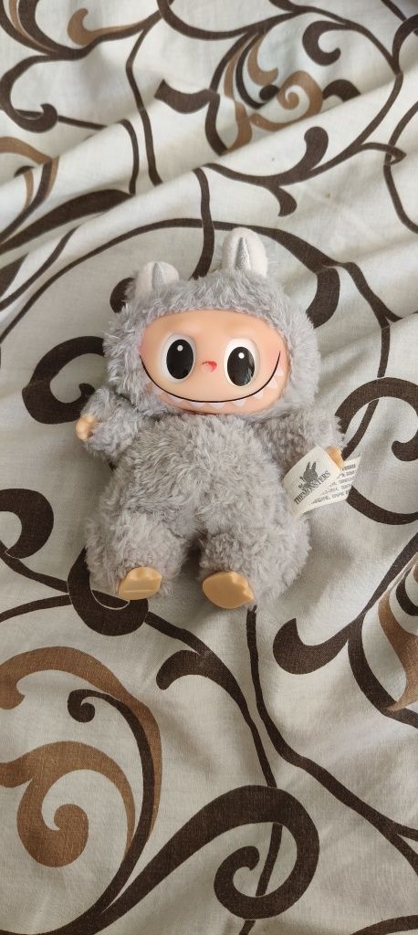 Продам ЛАБУБУ игрушку